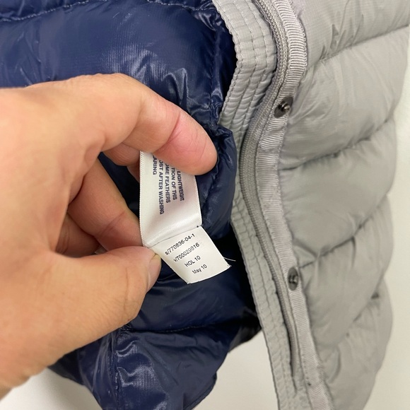 GAP 90% Down Puffer Vest Gray Silver Women’s Small Full Zip Button Layer Winter - Picture 7 of 9